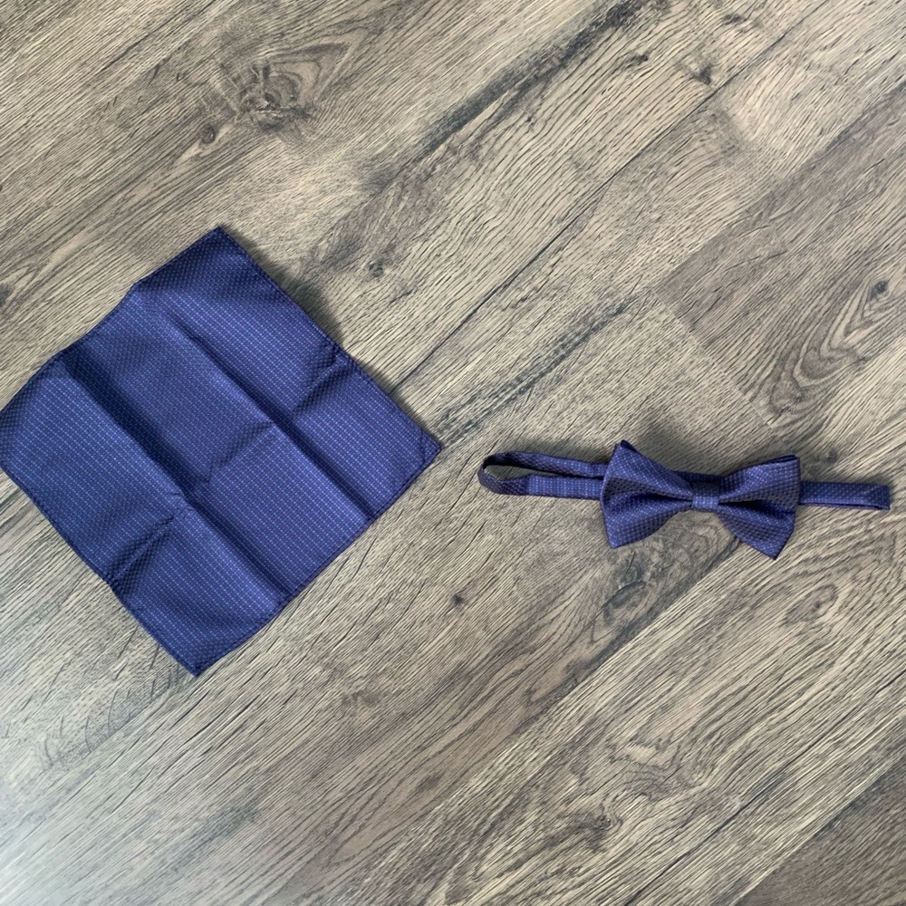 Navy and red pre tied bow tie with adjustable clasp and matching pocket square